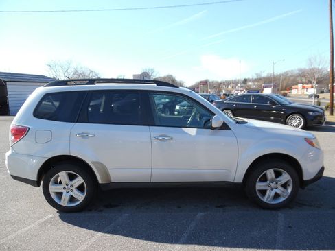 Used 2010 Subaru Forester 2.5X Premium image 6