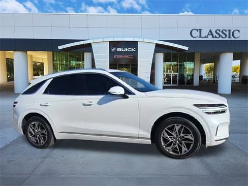 Used 2022 Genesis GV70 2.5T w/ Advanced Package image 9