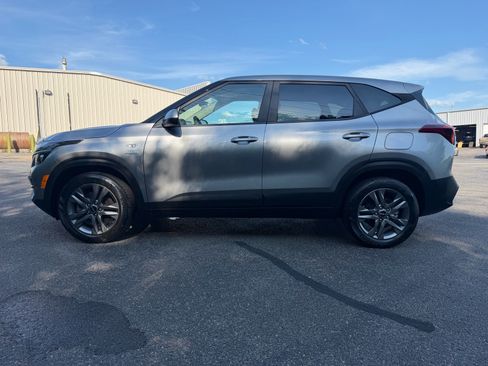 Used 2023 Kia Seltos LX AWD/4WD image 9