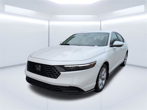 Certified 2025 Honda Accord LX image 8