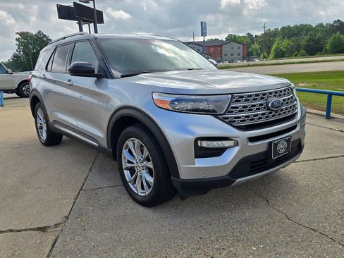 Used 2023 Ford Explorer Limited AWD/4WD image 6