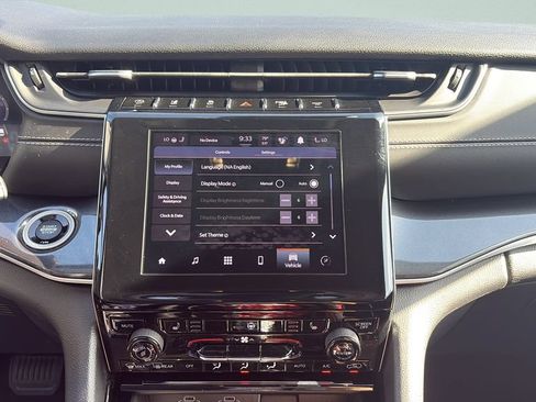 Used 2022 Jeep Grand Cherokee L Laredo w/ Luxury Tech Group I RWD image 15