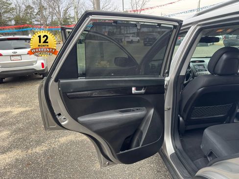 Used 2015 Kia Sorento LX image 12