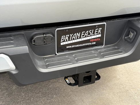Used 2025 Toyota Tacoma TRD Sport image 32