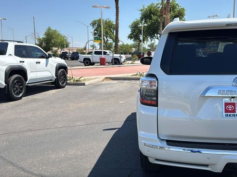 Certified 2022 Toyota 4Runner Limited AWD/4WD image 8