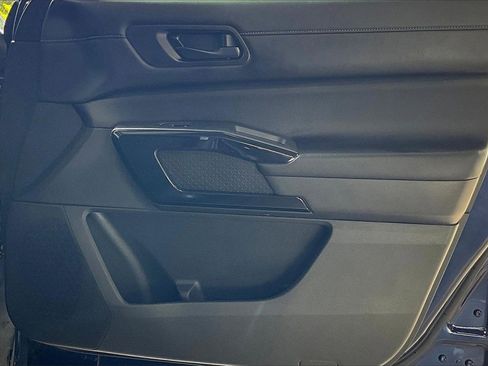 Used 2024 Nissan Pathfinder SV image 25