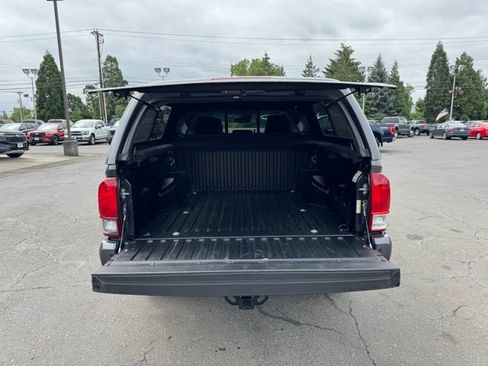 Used 2022 Toyota Tacoma SR5 AWD/4WD image 12