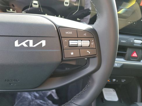 New 2025 Kia K4 EX image 17