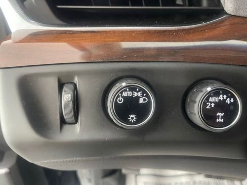 Used 2019 Cadillac Escalade Luxury AWD/4WD image 36