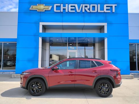 Used 2025 Chevrolet Trax LT w/ LT Convenience Package image 31