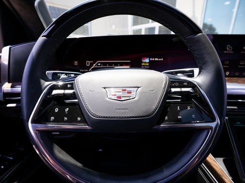 Used 2025 Cadillac Escalade ESV Sport Platinum w/ LPO, Floor Liner Package AWD/4WD image 33