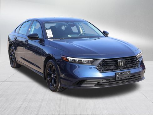 Used 2025 Honda Accord SE image 2