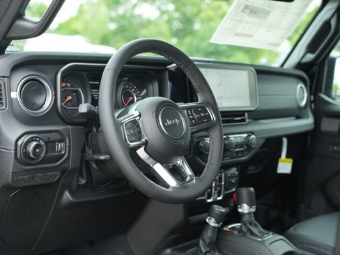 New 2026 Jeep Wrangler Unlimited Sahara AWD/4WD image 22