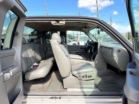 Used 2004 GMC Sierra 2500 SLT w/ Skid Plate Package image 72