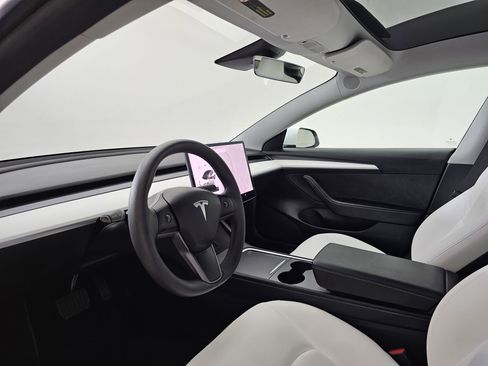 Used 2021 Tesla Model 3 Standard Range Plus image 7