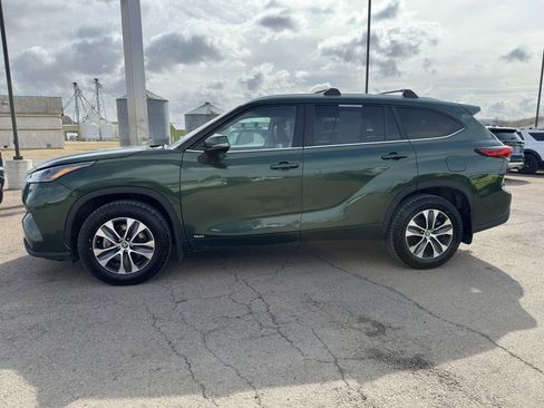 Used 2023 Toyota Highlander XLE image 4