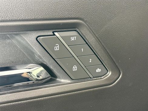 Used 2025 Chevrolet Colorado ZR2 w/ Technology Package AWD/4WD image 26