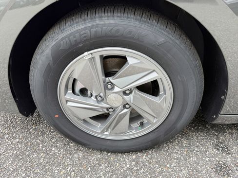 New 2026 Hyundai Elantra SE image 9