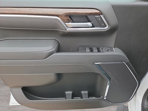 New 2026 GMC Sierra 1500 SLE image 16