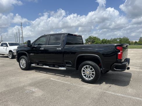 Used 2025 Chevrolet Silverado 2500 LT w/ Z71 Chrome Sport Edition AWD/4WD image 3