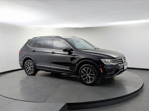 Used 2021 Volkswagen Tiguan SE w/ Panoramic Sunroof Package image 8