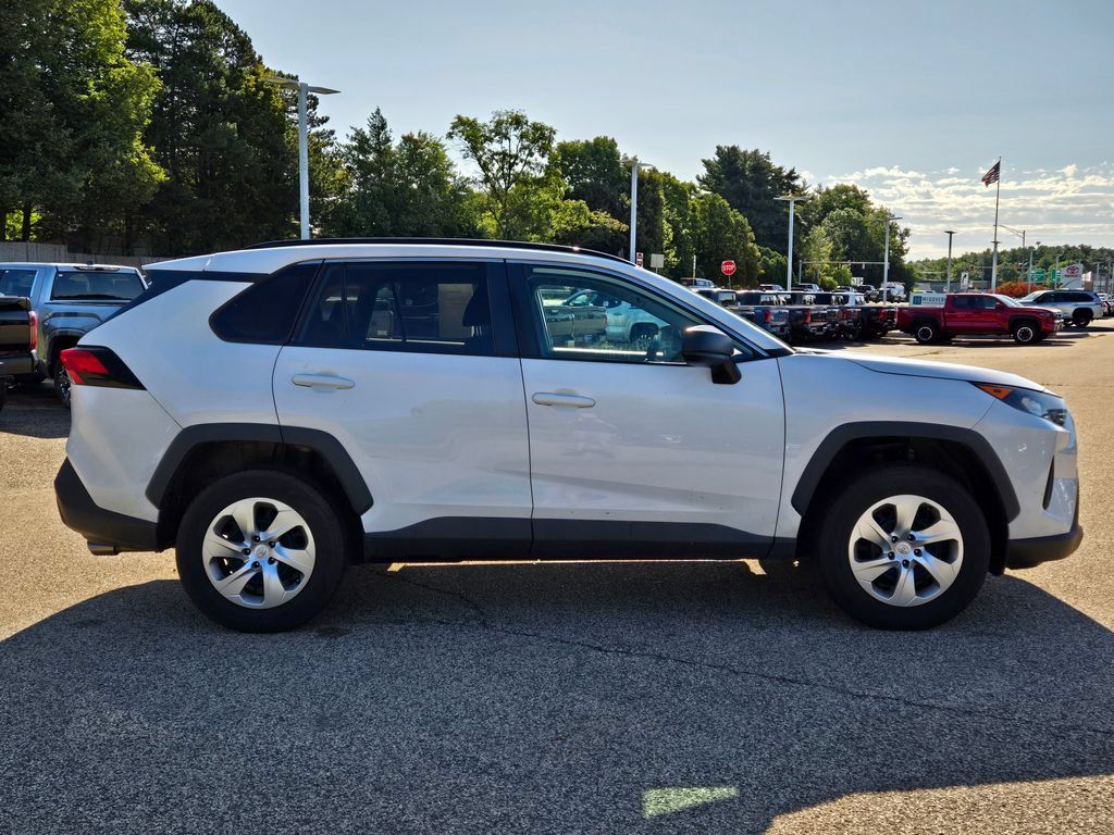 Used 2021 Toyota RAV4 LE AWD/4WD image 7