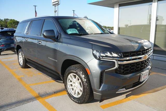 Used 2021 Chevrolet Suburban LS AWD/4WD image 32
