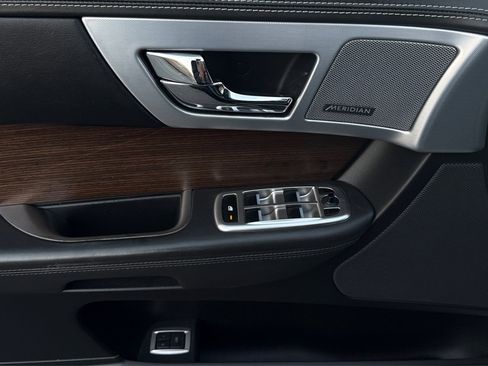 Used 2014 Jaguar XF 3.0 image 17