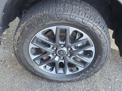 Used 2023 Toyota Tundra Limited AWD/4WD image 43