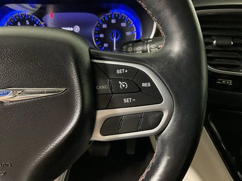 Used 2017 Chrysler Pacifica Touring-L Plus image 26