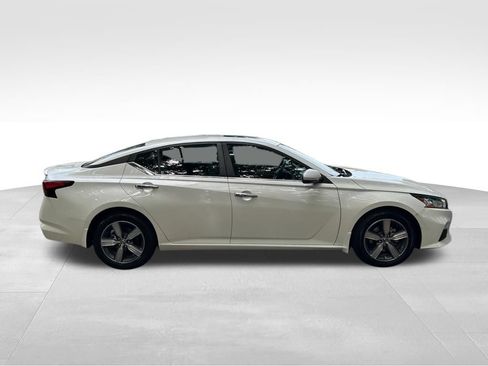 Used 2021 Nissan Altima 2.5 SV w/ SV Premium Package FWD image 7