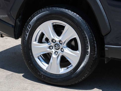 Used 2020 Toyota RAV4 XLE w/ Convenience Package FWD image 53