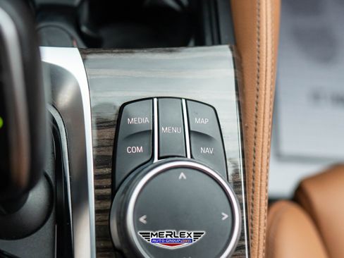 Used 2022 BMW 540i w/ M Sport Package image 38