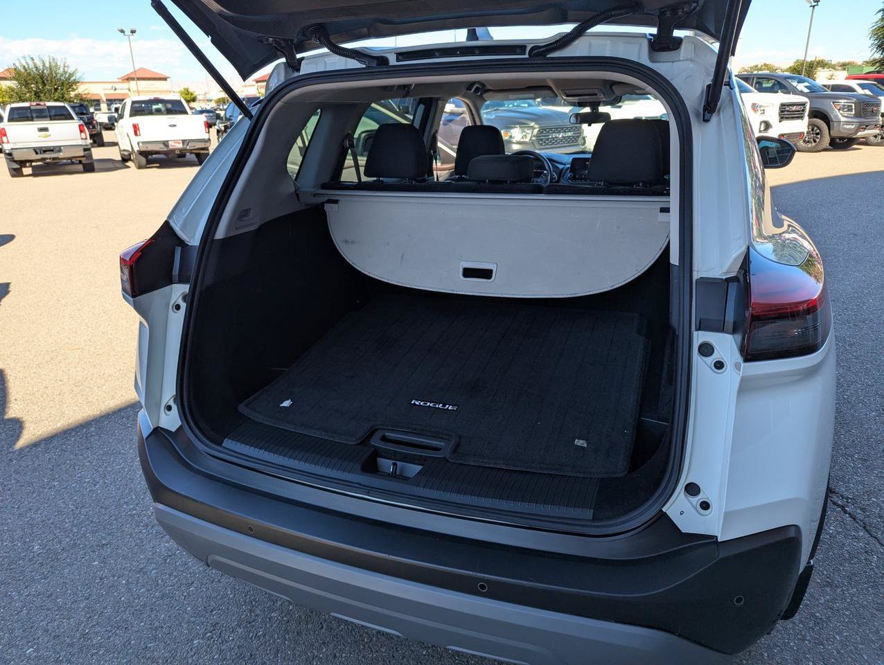 Used 2023 Nissan Rogue S AWD/4WD image 24