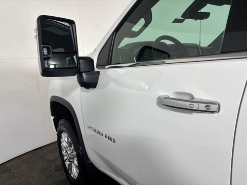Used 2020 Chevrolet Silverado 2500 High Country w/ Z71 Off-Road Package AWD/4WD image 11