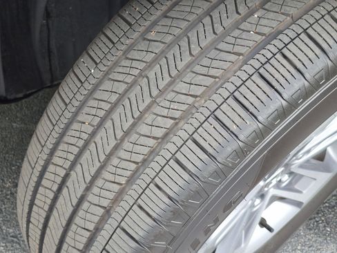 Used 2025 Honda Pilot EX-L image 36