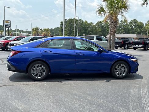 Used 2024 Hyundai Elantra SEL FWD image 30