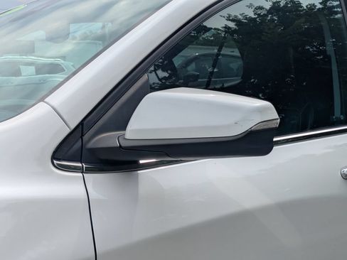 Used 2022 Chevrolet Equinox Premier FWD image 11