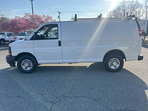 Used 2017 Chevrolet Express 2500 image 6