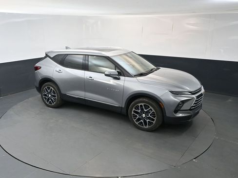 Used 2023 Chevrolet Blazer Premier w/ Enhanced Convenience Package AWD/4WD image 33
