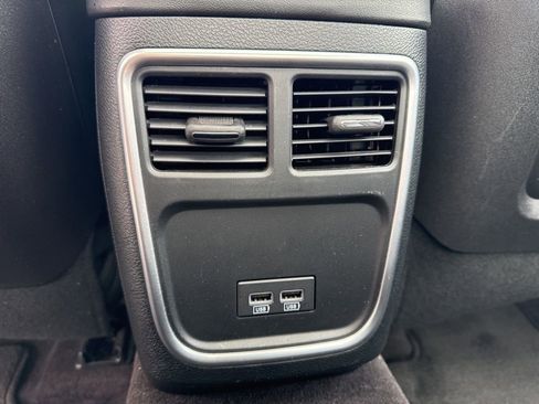 Used 2017 Chrysler 300 Limited w/ Value Package image 9