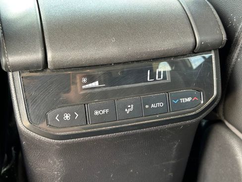 Used 2021 Toyota Highlander XLE FWD image 25