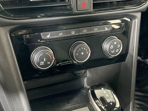 Used 2023 Volkswagen Taos SE image 15