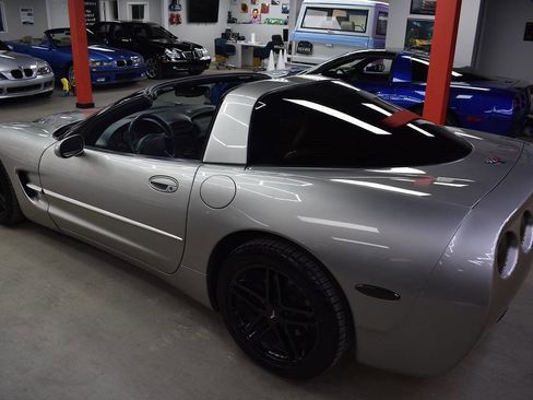 Used 2000 Chevrolet Corvette Coupe w/ Memory Pkg image 28