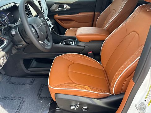 New 2026 Chrysler Pacifica Pinnacle FWD image 9