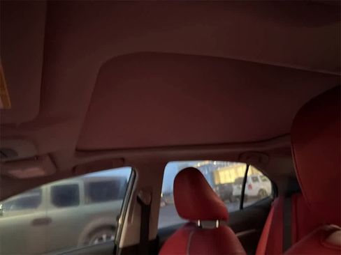 Used 2018 Toyota Camry XSE image 9