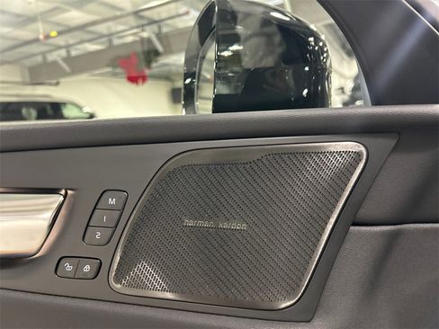 Certified 2025 Volvo XC60 T8 Ultra w/ Climate Package PRO image 22