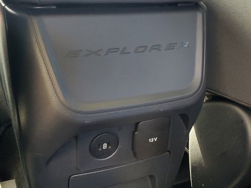 Used 2025 Ford Explorer Active RWD image 19