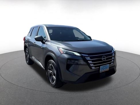 Used 2025 Nissan Rogue SV FWD image 3