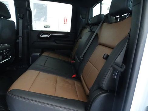 Used 2024 Chevrolet Silverado 3500 High Country w/ High Country Premium Package AWD/4WD image 4